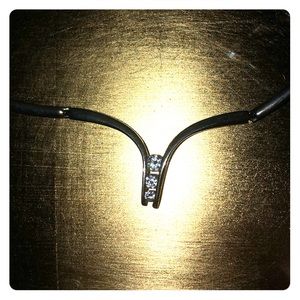 Elegant floating diamond wishbone